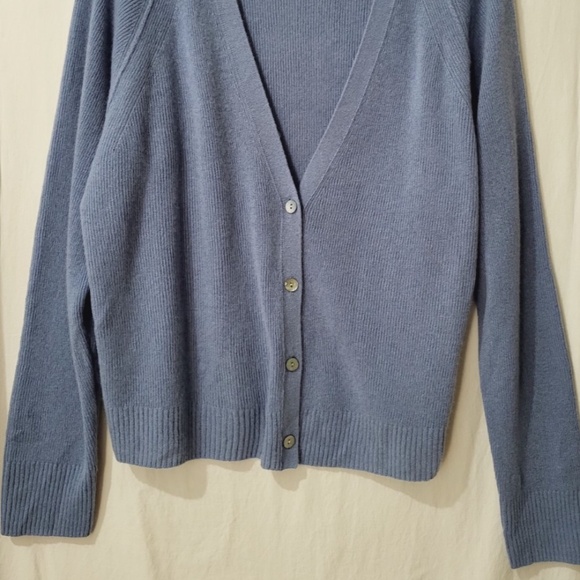 Unworn Vince Cashmere Fine Ribbed V-Neck Cardigan in Blue - Picture 3 of 8